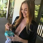 KENDRA SUNDERLAND - Vixen